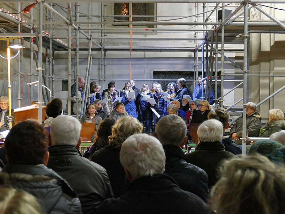 Heilige Messe auf der Baustelle zum 4. Advent (Foto: Karl-Franz Thiede)